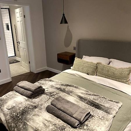 The Retreat, Luxury Studio Apartment In Bath With Parking Luaran gambar