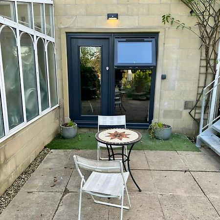 The Retreat, Luxury Studio Apartment In Bath With Parking Luaran gambar