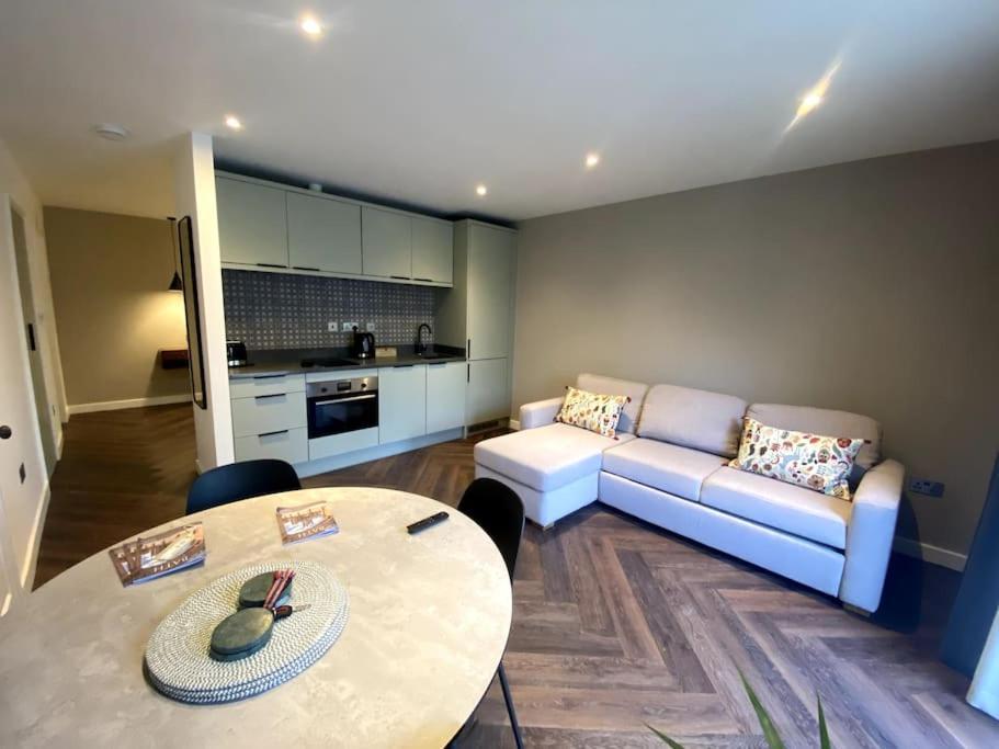 The Retreat, Luxury Studio Apartment In Bath With Parking Luaran gambar