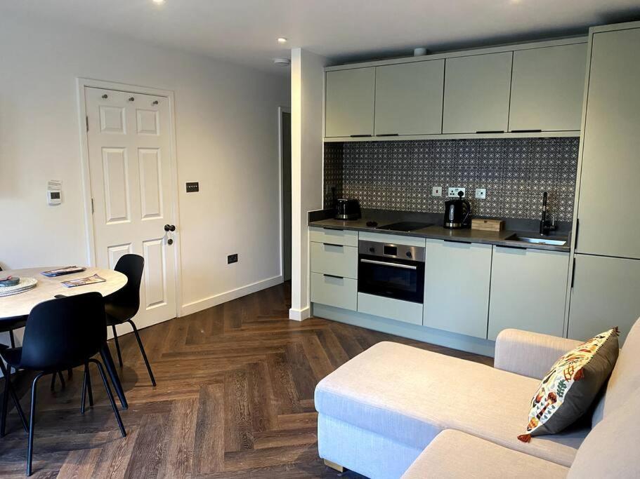 The Retreat, Luxury Studio Apartment In Bath With Parking Luaran gambar