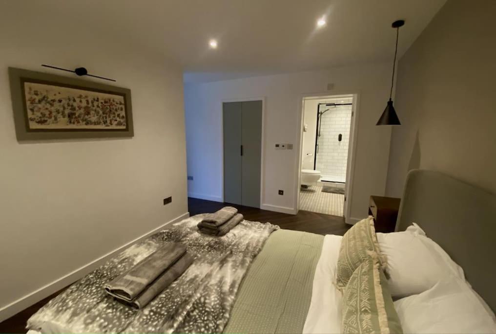 The Retreat, Luxury Studio Apartment In Bath With Parking Luaran gambar