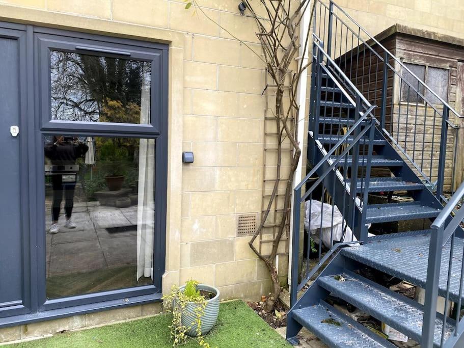 The Retreat, Luxury Studio Apartment In Bath With Parking Luaran gambar