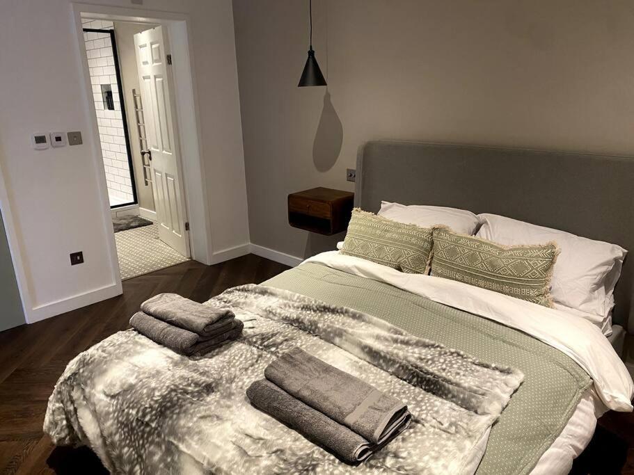 The Retreat, Luxury Studio Apartment In Bath With Parking Luaran gambar