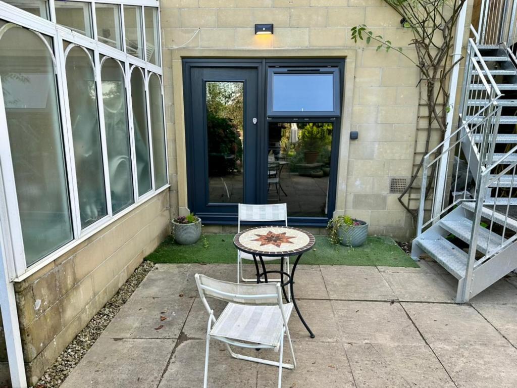 The Retreat, Luxury Studio Apartment In Bath With Parking Luaran gambar